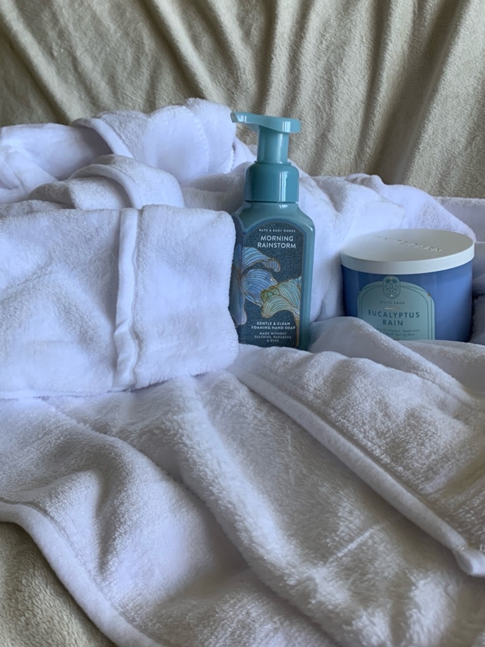 Bath & Body Works & Robe gift set NWT PRICE DROP – SHIPS TOMORROW